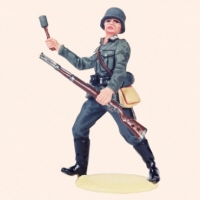 sww1b private throwing granade painted